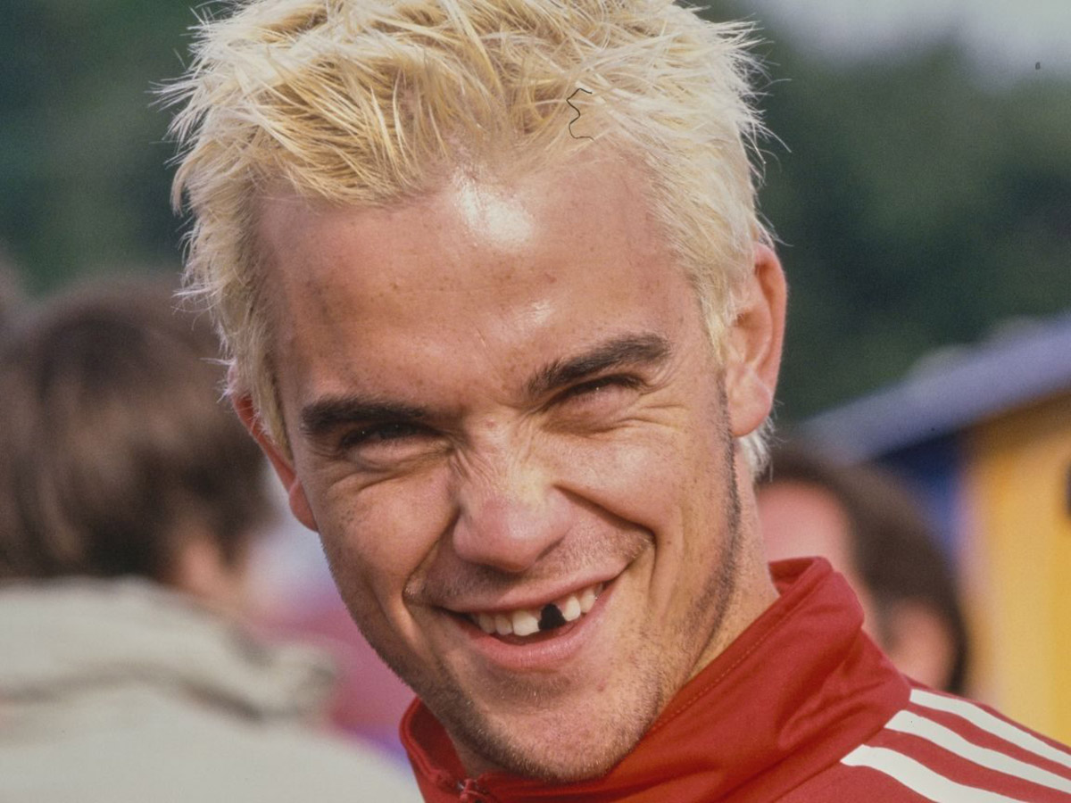 Robbie Williams lansează albumul „BRITPOP”: un tribut exploziv adus erei de aur a muzicii britanice