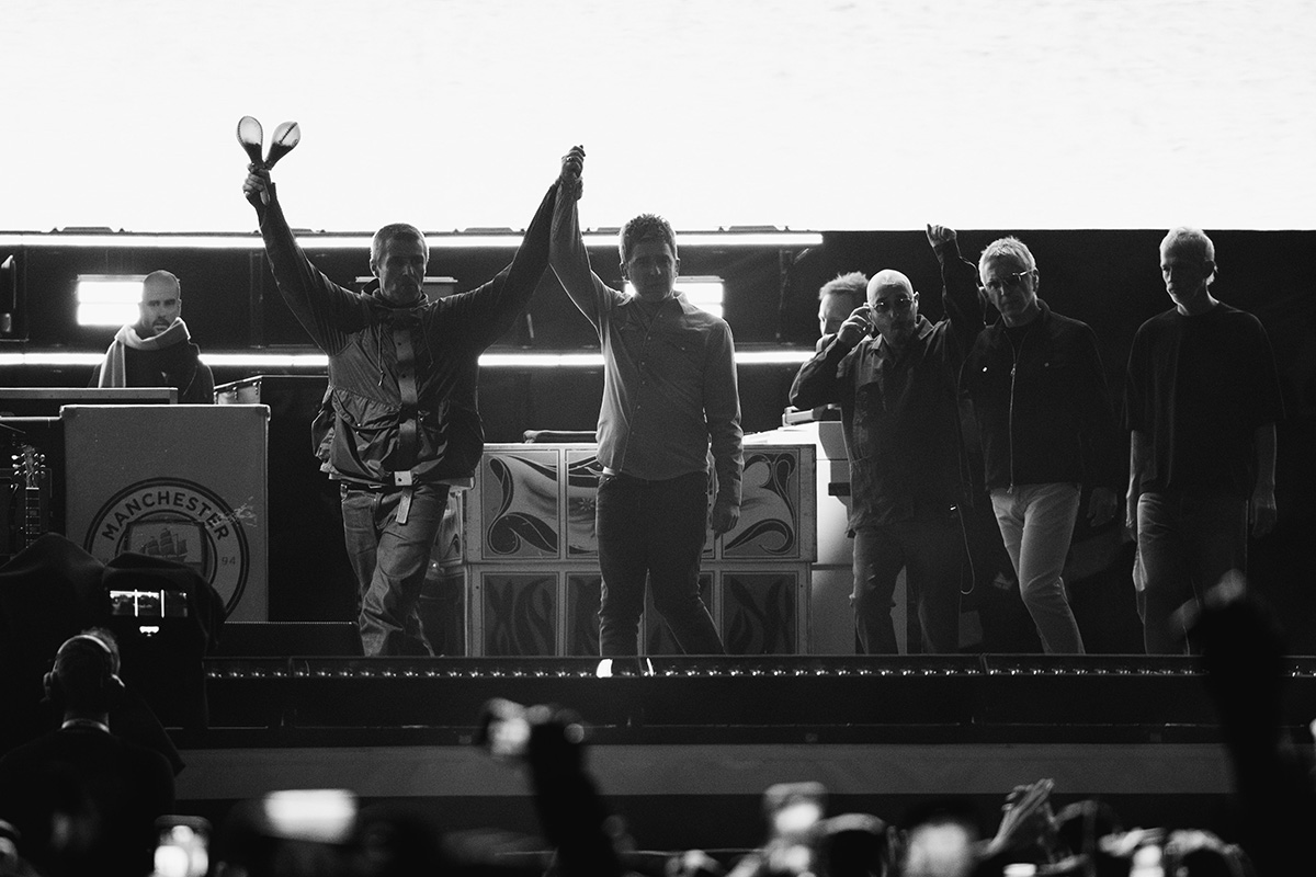 LIVE: Oasis au revenit pe scenă după aproape două decenii de absență