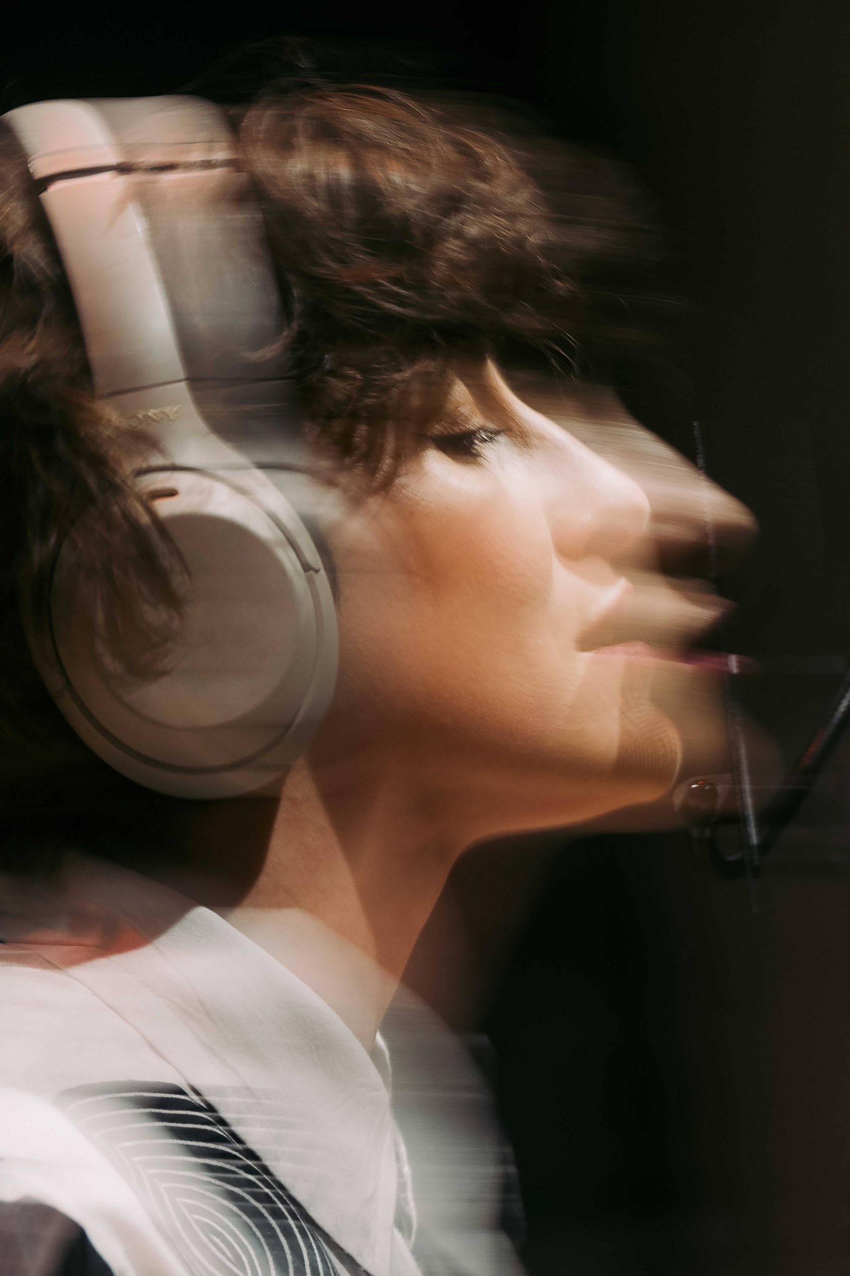 A-C Leonte pornește într-un turneu dedicat lansării albumului „Now to Now”, primul disc de spoken word jazz din România