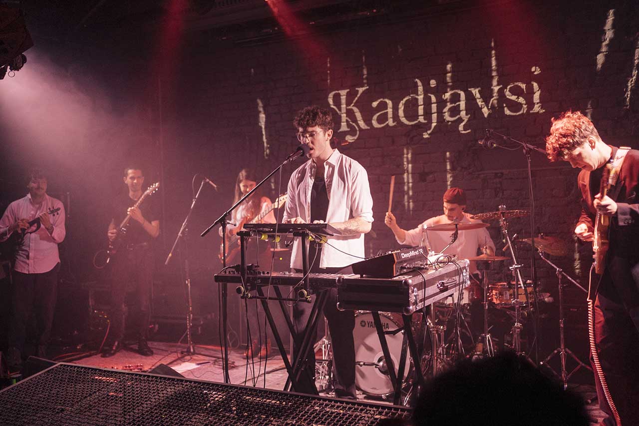 Kadjavsi lansează noul album „Above Albatross”