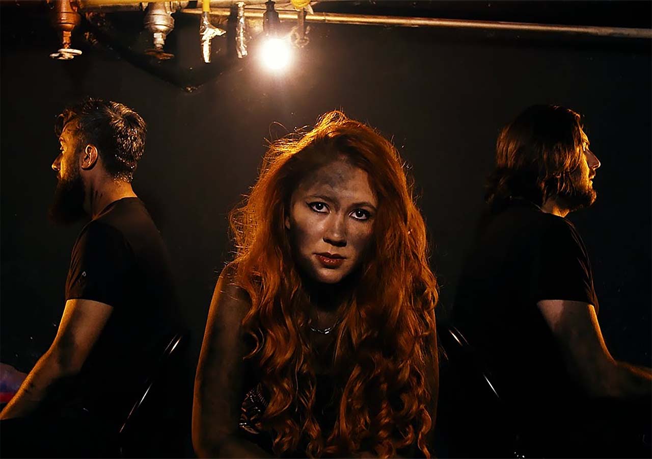 Yvonne revine cu o nouă piesă surprinzătoare „Dirt”, o colaborare cu MCx Woodie și MC44