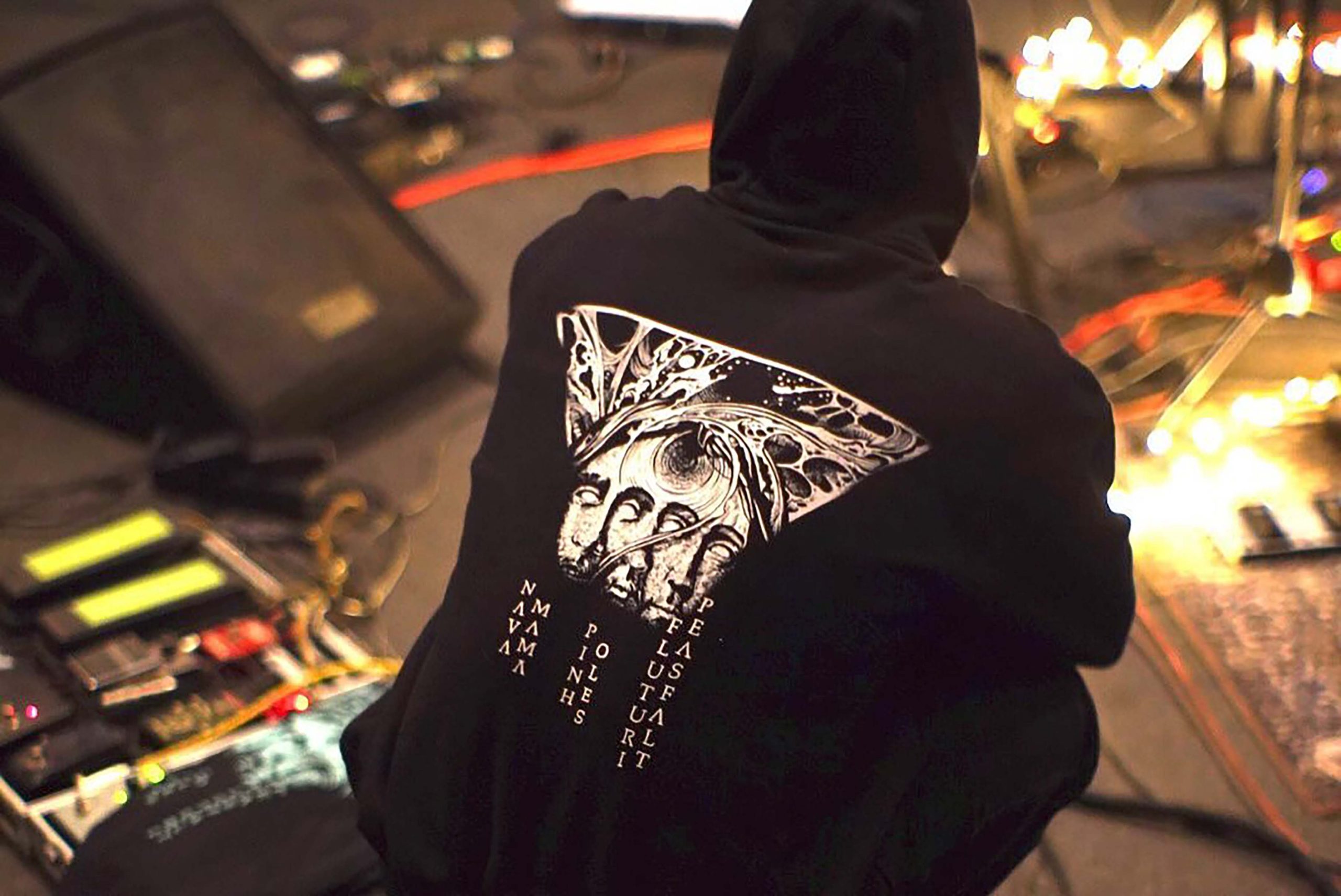 Pinholes, Nava Mamă și Fluturi Pe Asfalt în concert în București