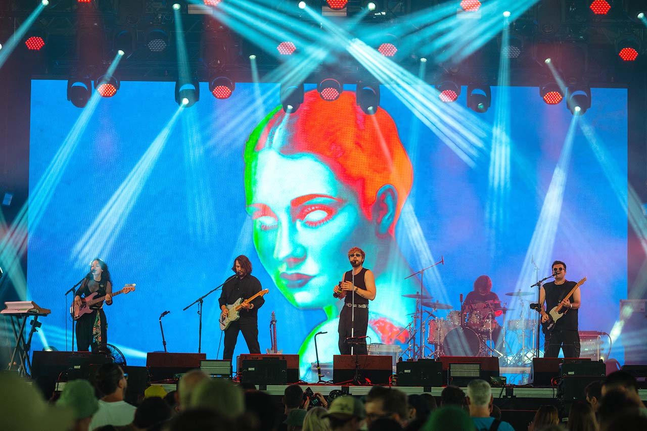 De pe scenă pe vinil: Dimitri’s Bats lansează primul vinil din carieră la club Control