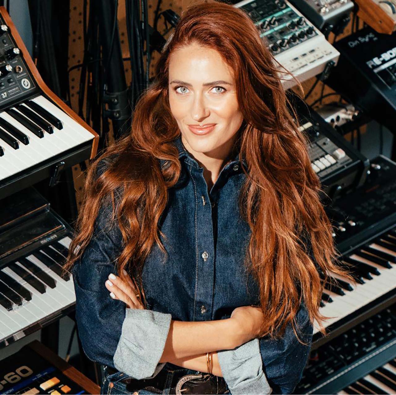 Leyah te invită la „Unplugged Stories”