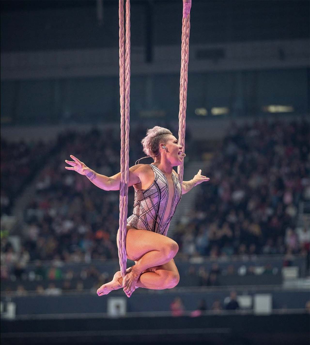 Pink a trecut printr-o intervenție chirurgicală: „Rock’n’roll-ul este un sport de contact”