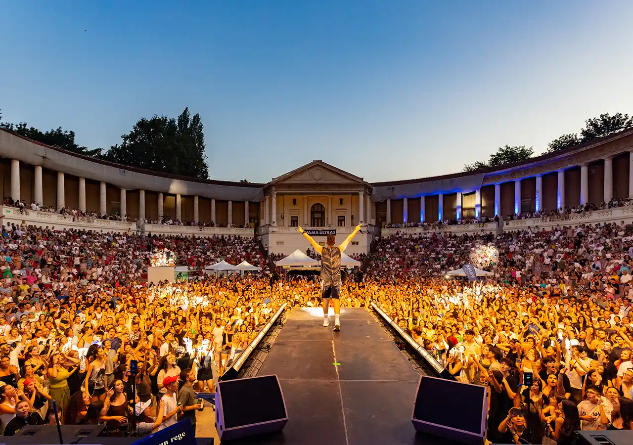 VAMA revine la Arenele Romane cu concertul special de vară