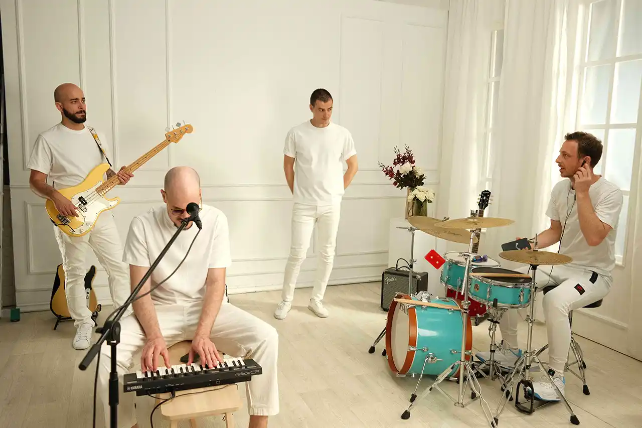 Gramofone prezintă un nou single