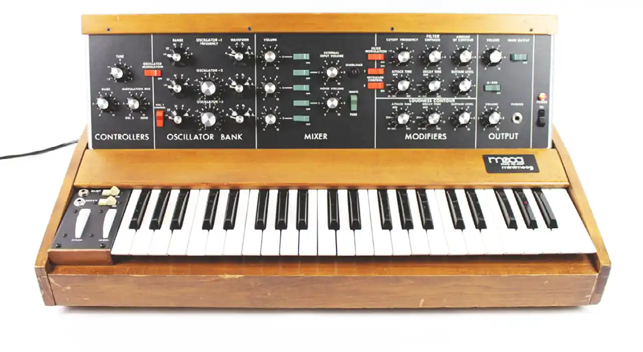 Celebrul sintetizator Moog