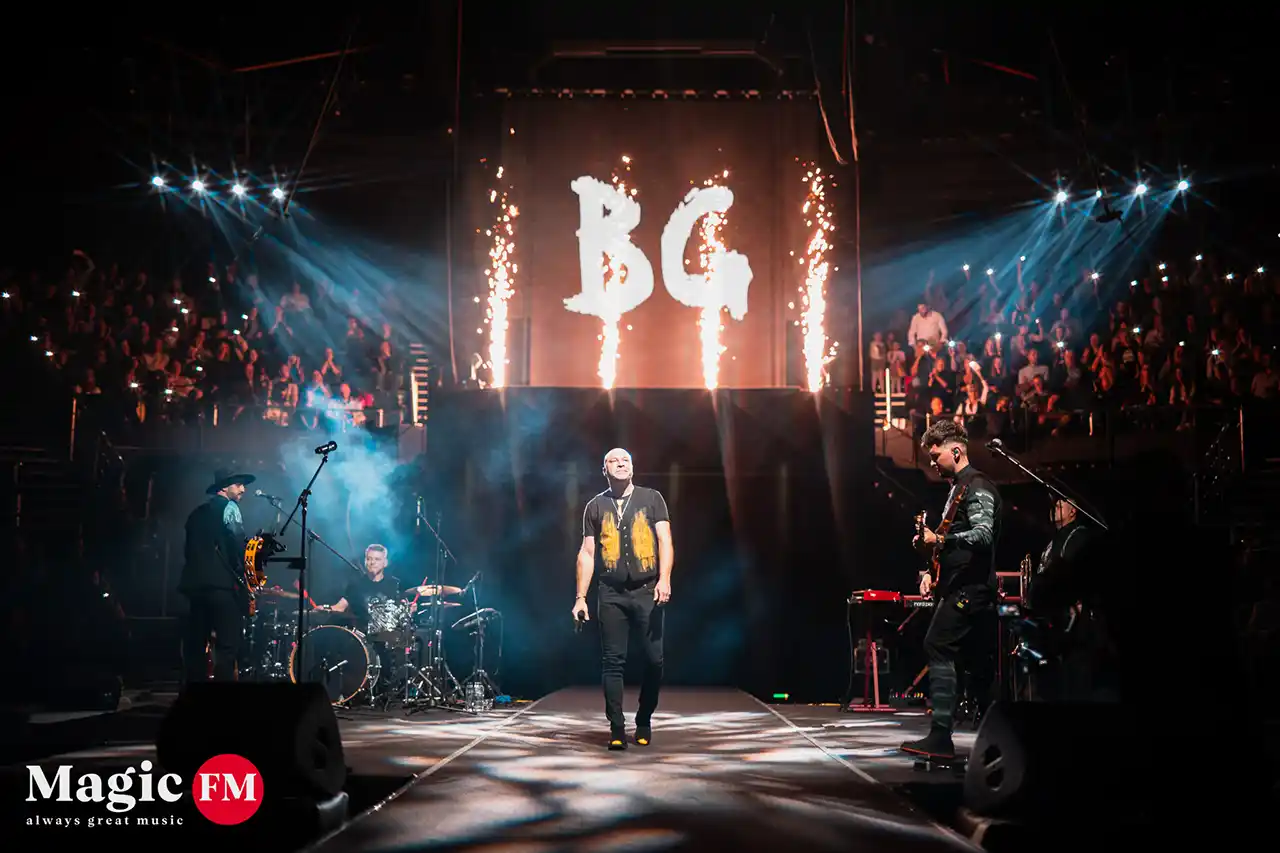 Bere Gratis - Poză cu Mihai Georgescu pe scenă, în concert