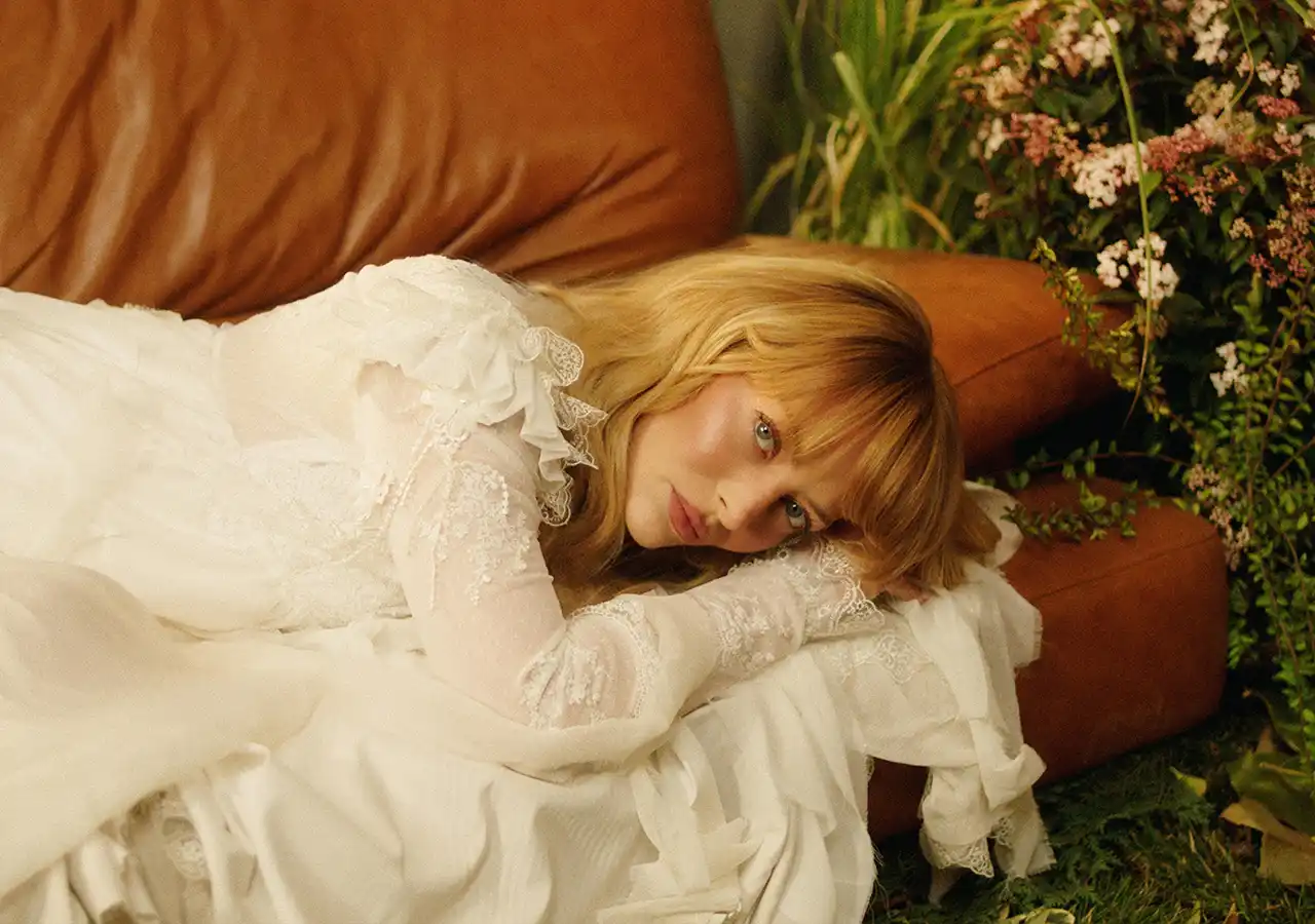 Delia lansează „Analog”, o piesă despre nevoia de emoții autentice și conexiuni reale într-o lume dominată de digital și expansiunea inteligenței artificiale