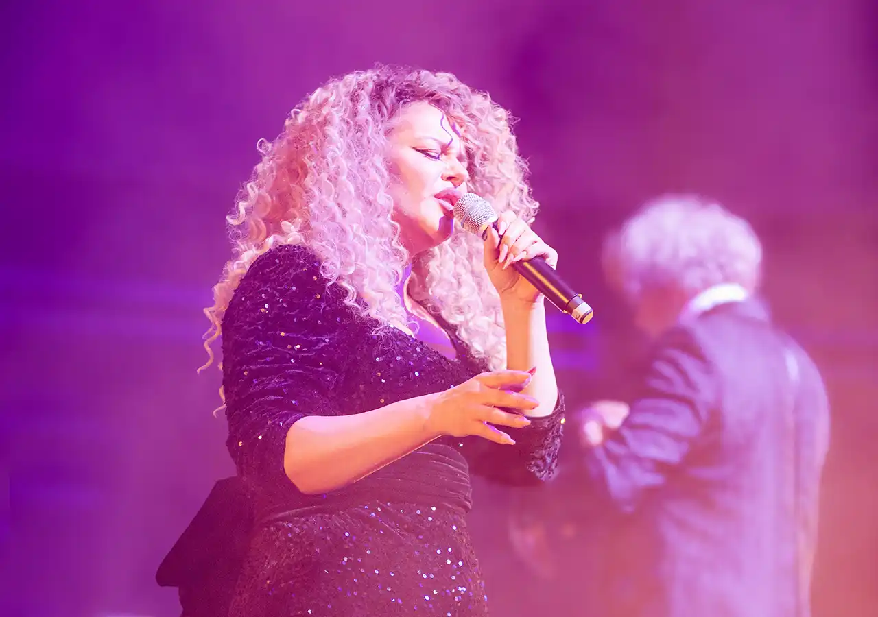 O Voce, O Orchestră și Sălile Pline ale Europei: Alexandra Crișan în Turneul „Pop meets Classic"