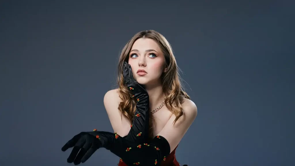Alessia Pop lansează „Seară de mai”, prima piesă după câștigarea concursului Vocea României