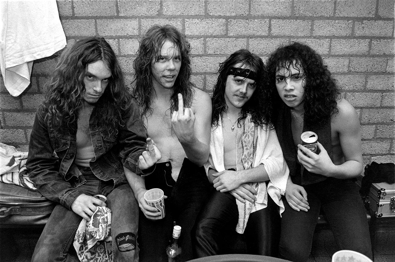 Metallica în culise, imediat după primul concert susținut în Olanda, la IJsselhal din orașul Zwolle, în februarie 1984. Foto: Buurserstraat38