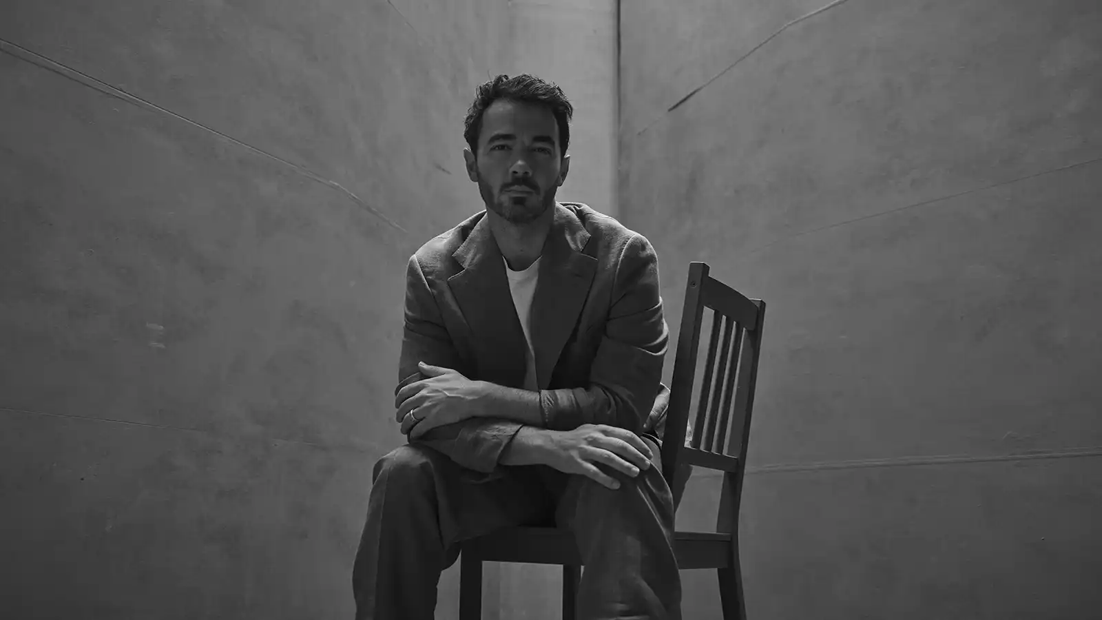 Kevin Jonas lansează noul single „Little Things" 