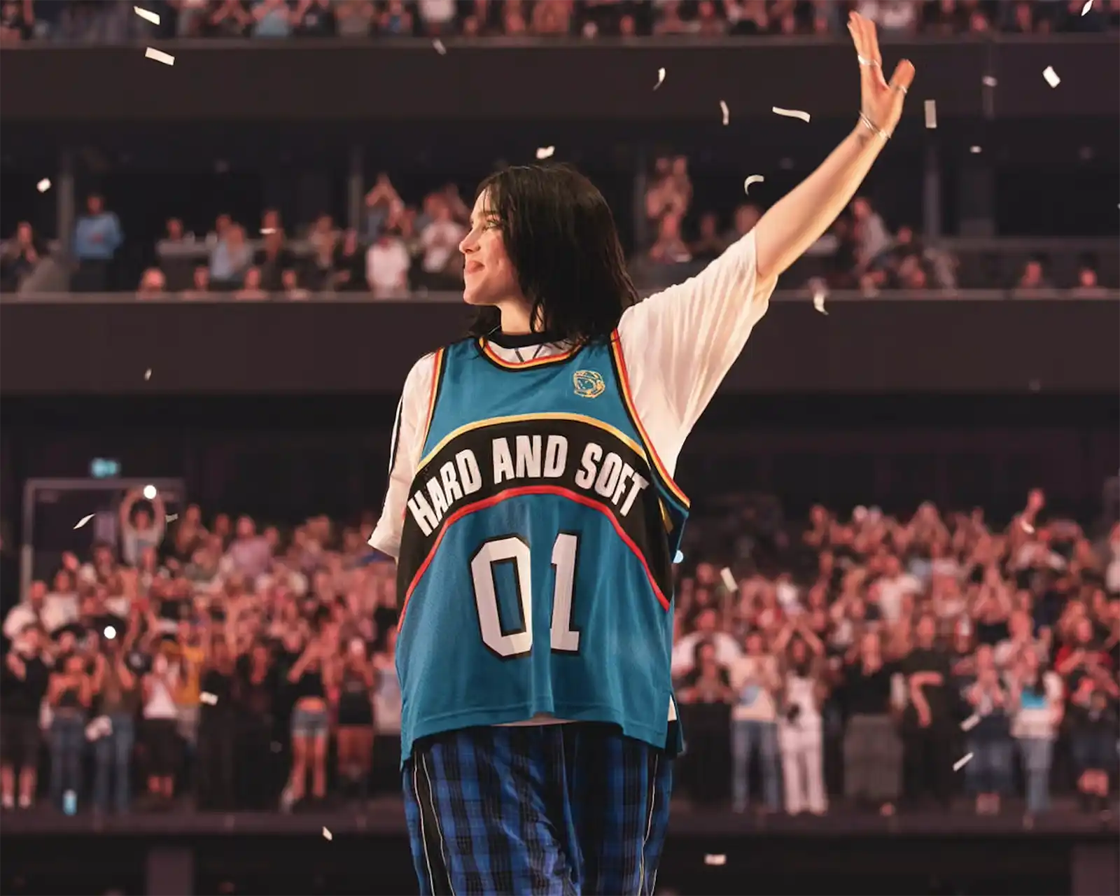 Billie Eilish și James Cameron reinventează filmul-concert cu „Hit Me Hard and Soft: The Tour (Live in 3D)" Billie Eilish și James Cameron reinventează filmul-concert cu „Hit Me Hard and Soft: The Tour (Live in 3D)"