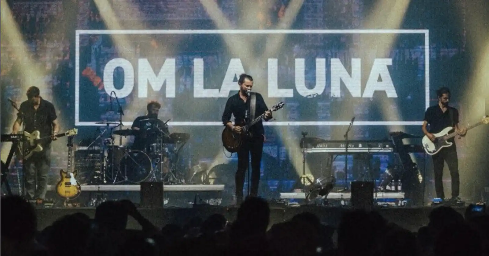 om la lună, cel mai mare show din istoria trupei. Grimus și Bob Ramanka invitați speciali