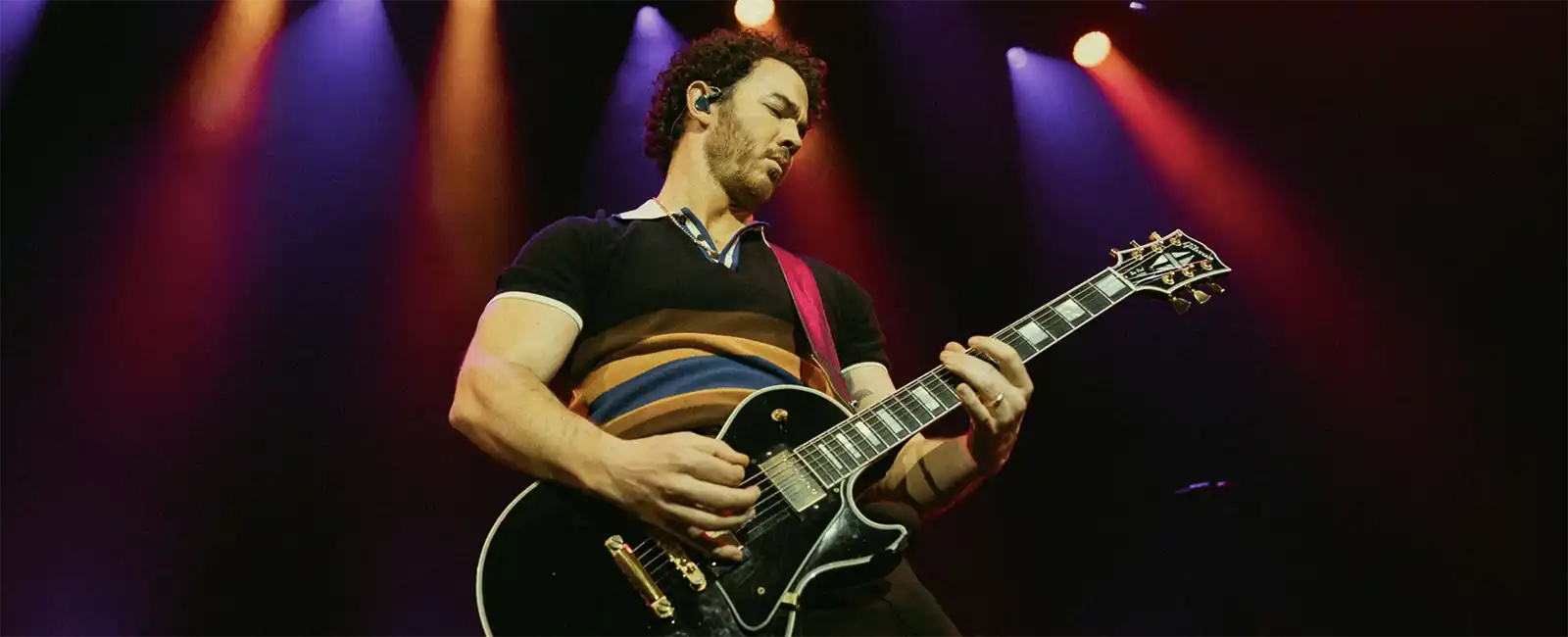 Kevin Jonas lansează noul single „Little Things" 