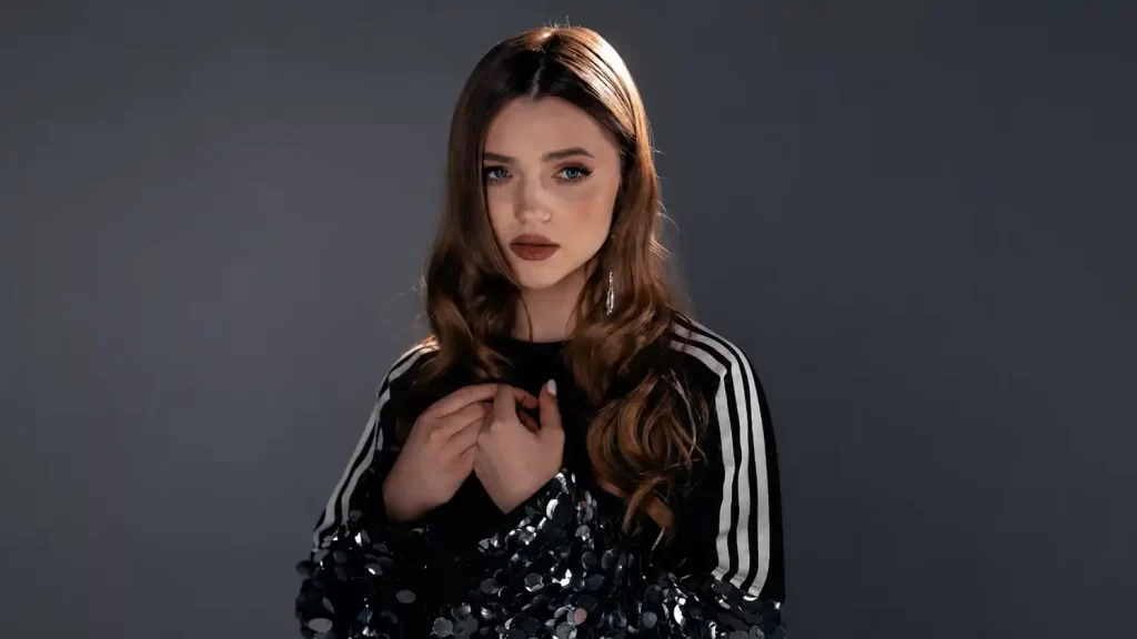 Alessia Pop lansează „Inima în mine arde”