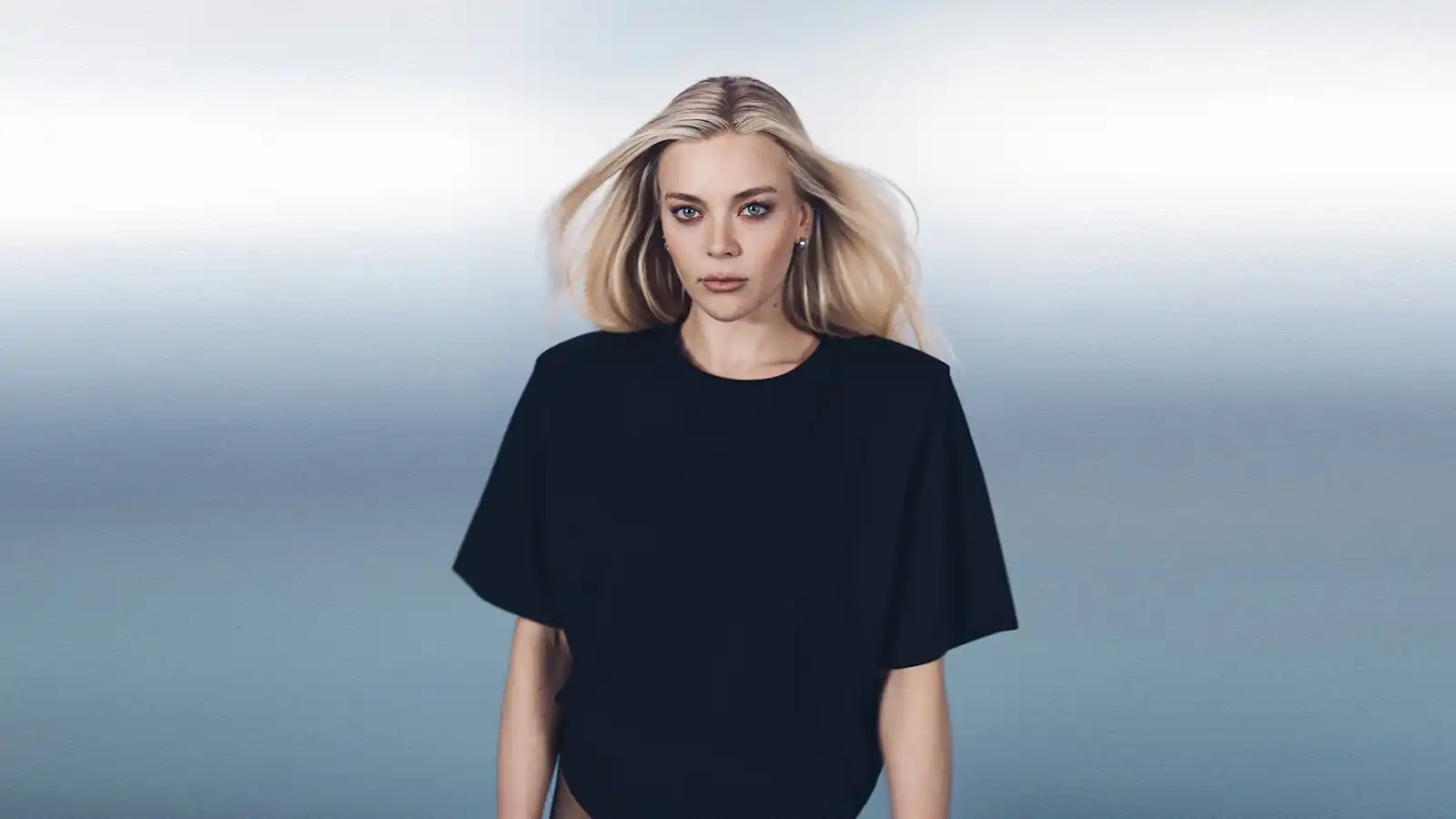Becky Hill revine cu noul single „More! More! More!" și anunță albumul „REBECCA"