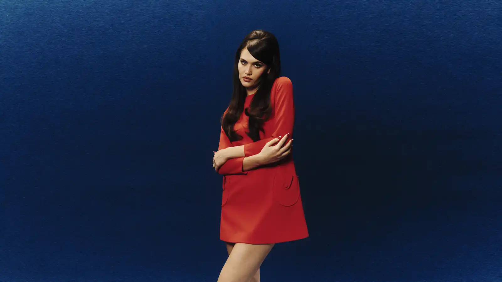 Sienna Spiro lansează primul album, „Visitor", alături de single-ul „Great Expectation"