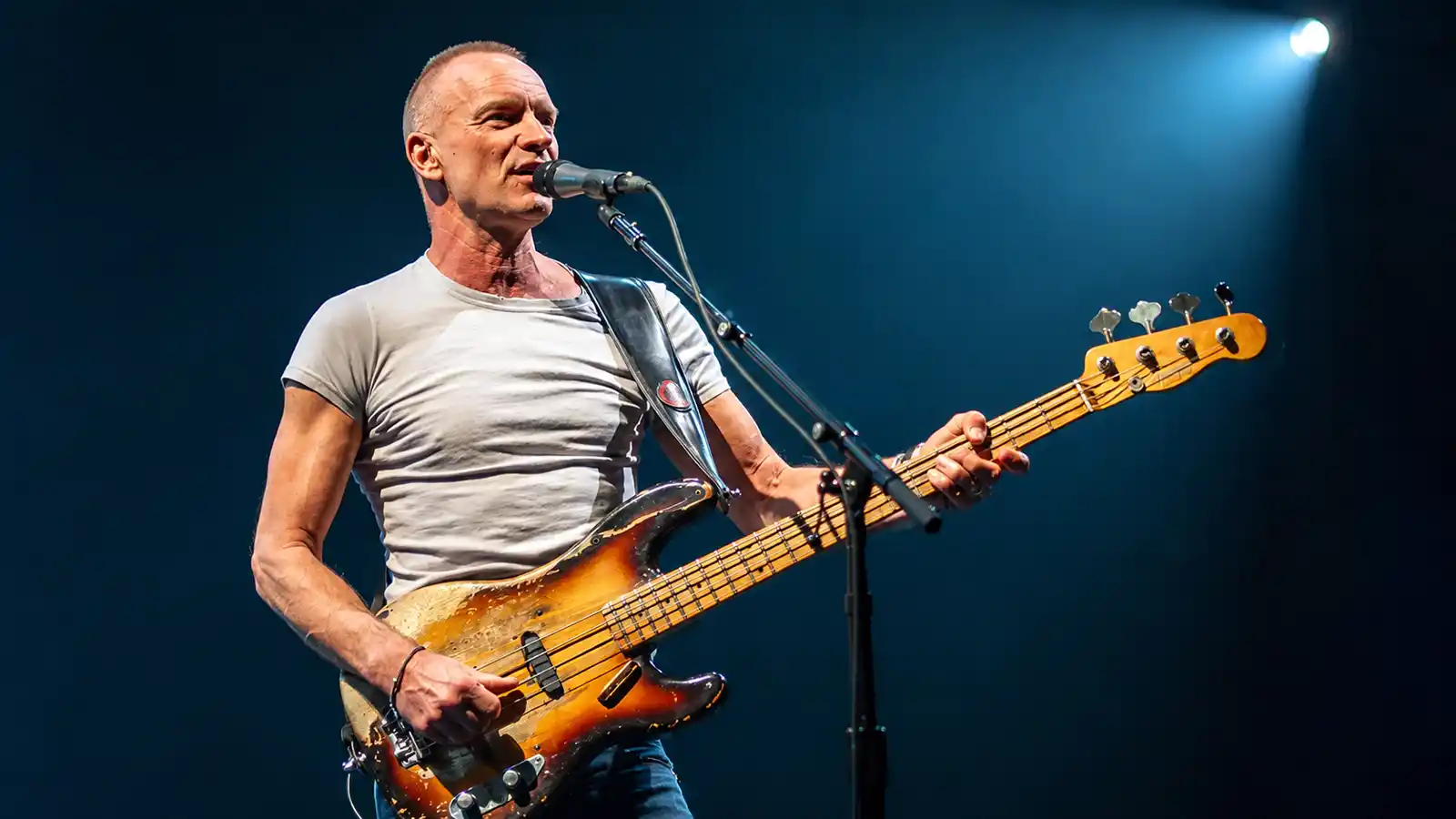 Sting... cu fiecare respirație