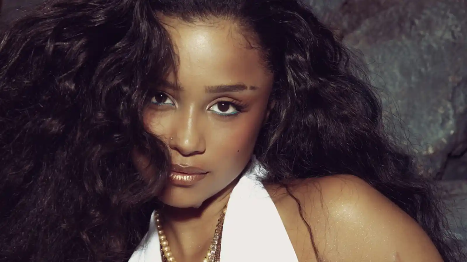 Tyla a lansat un nou album: „A*Pop” Tyla a lansat un nou album: „A*Pop”