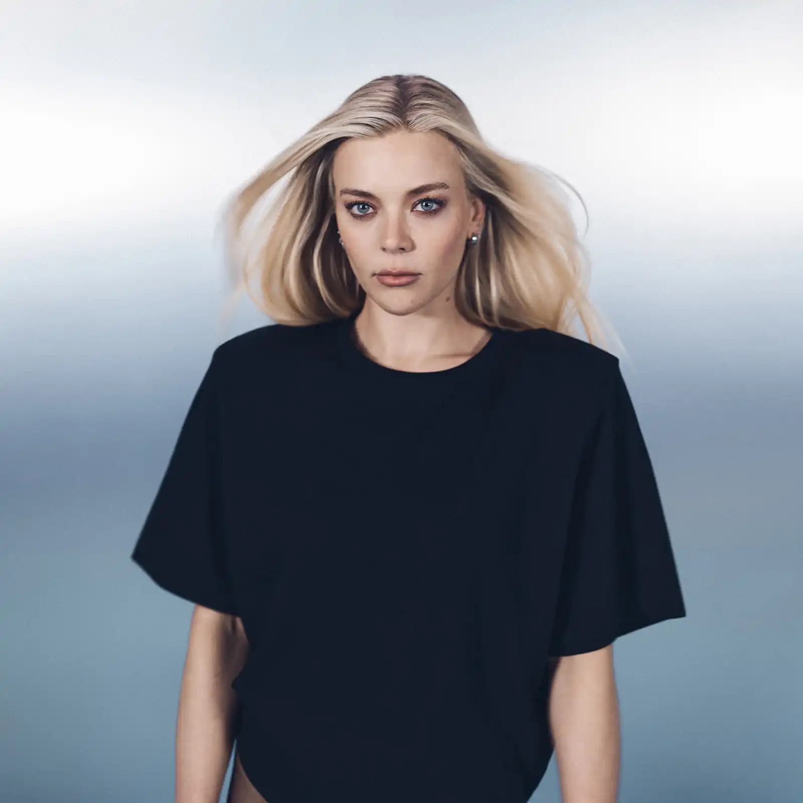Becky Hill revine cu noul single „what do i have to do?" Becky Hill revine cu noul single „what do i have to do?"