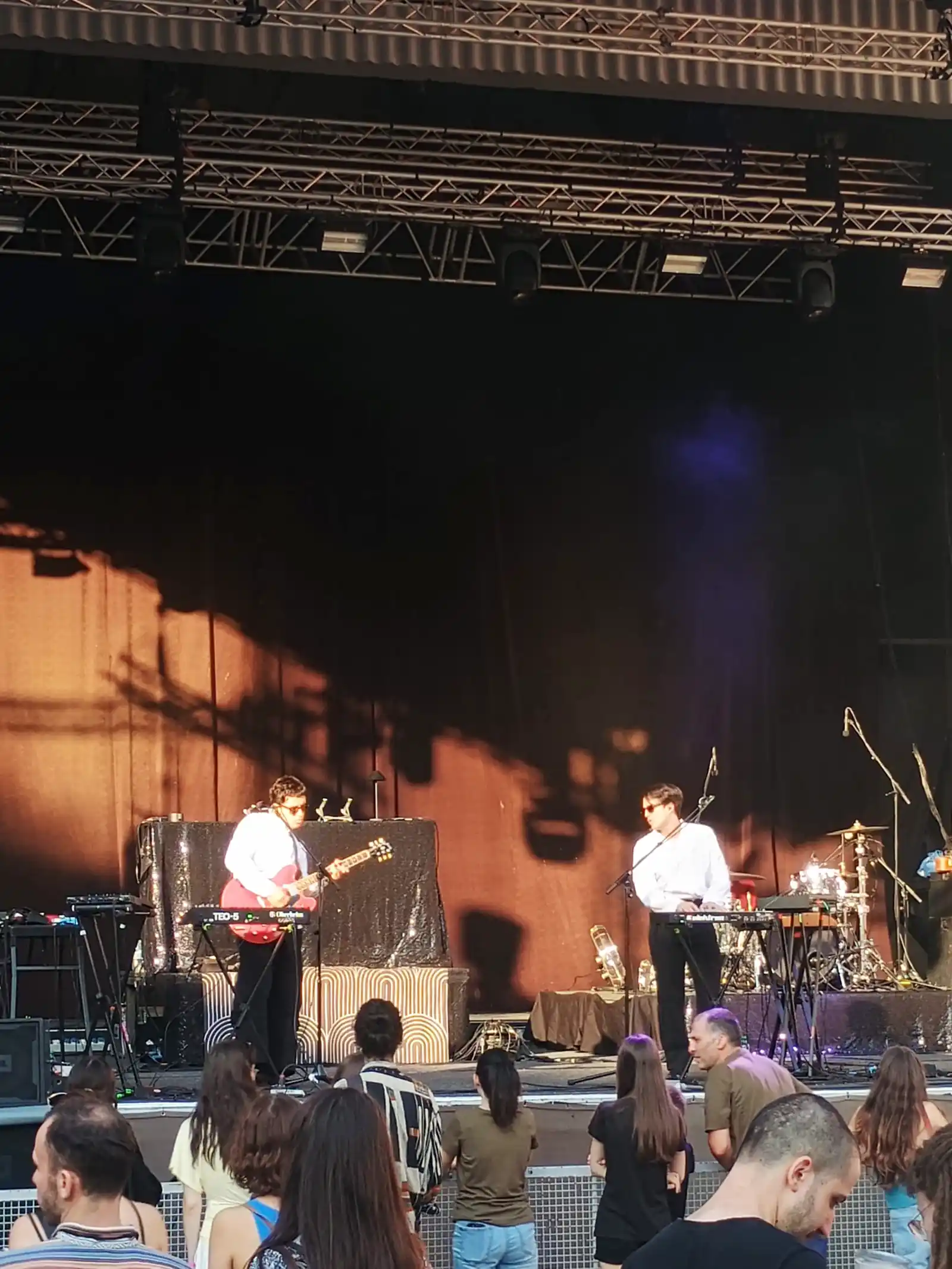 Thievery Corporation au revenit în România cu un concert aniversar de 30 de ani la Arenele Romane din București Thievery Corporation au revenit în România cu un concert aniversar de 30 de ani la Arenele Romane din București