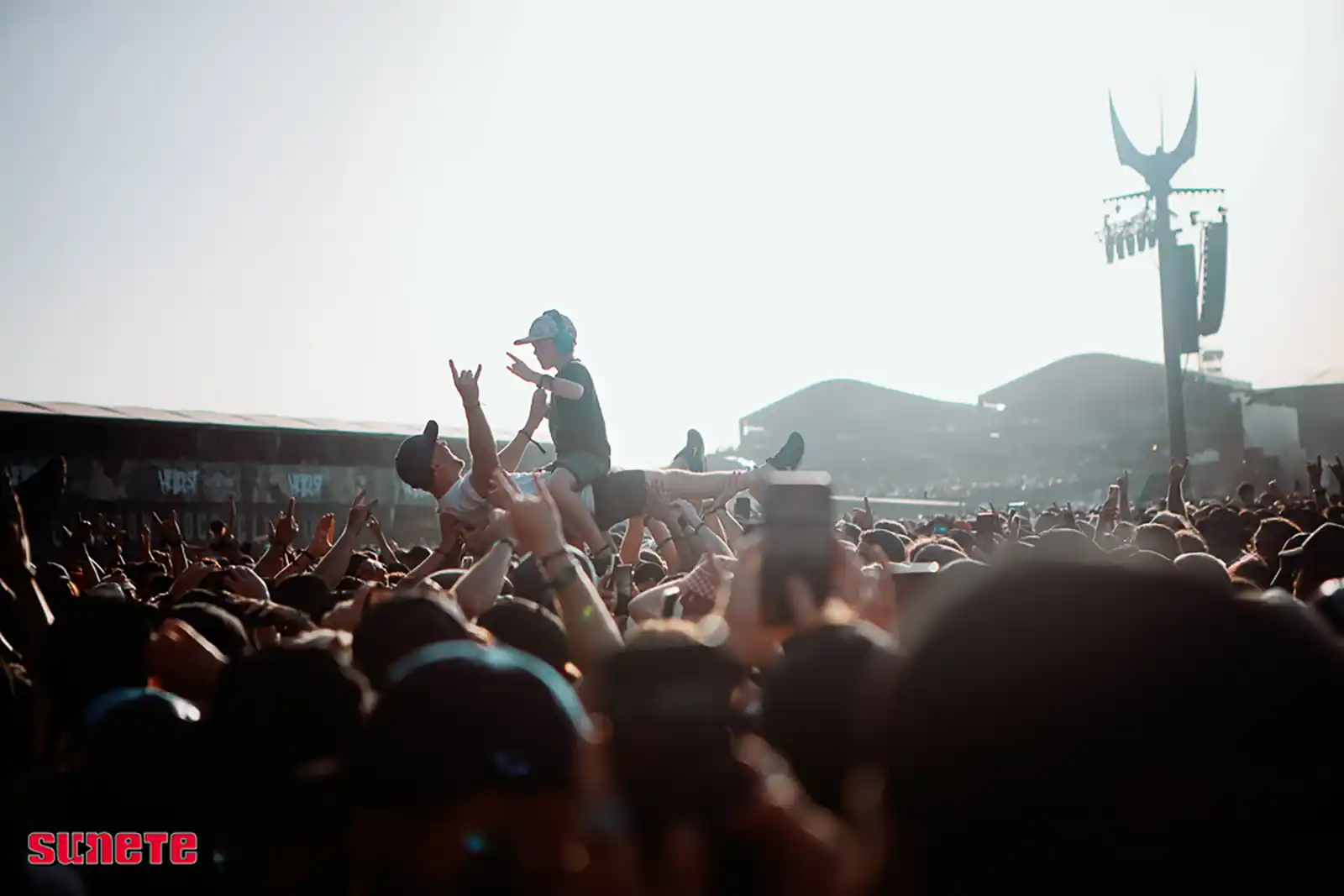 Hellfest 2026 - Un festival mare nu se măsoară doar în numărul de capete de afiș Crowdsurfing 2 Hellfest 2026