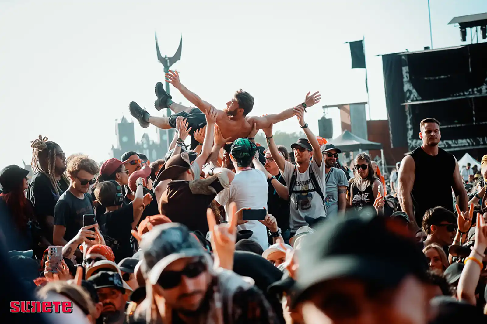 Hellfest 2026 - Un festival mare nu se măsoară doar în numărul de capete de afiș Crowdsurfing Hellfest 2026