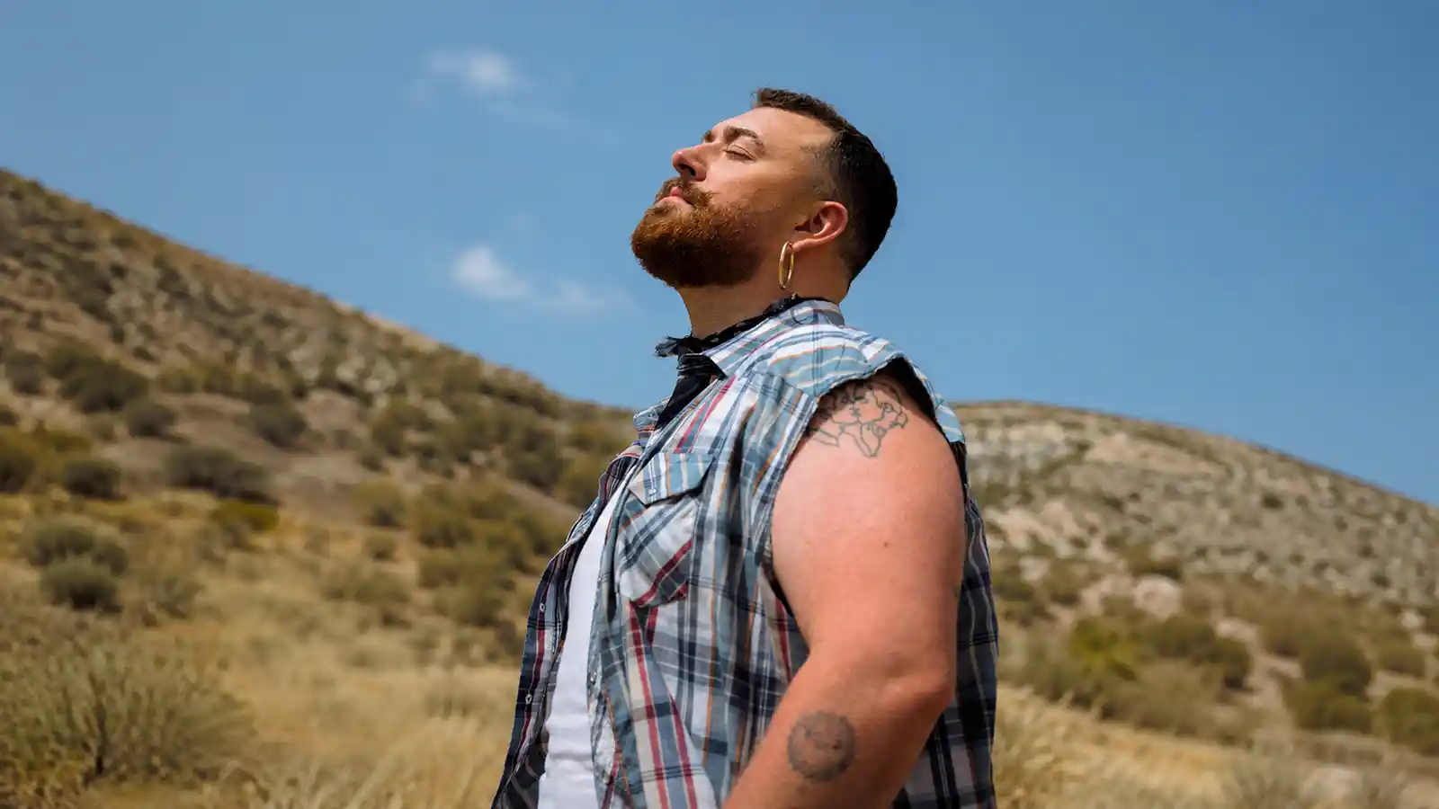 Sam Smith lansează al cincilea album de studio, Hazel Eyes