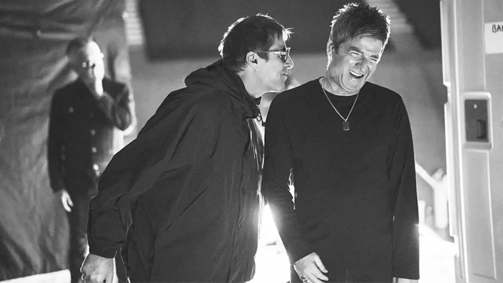 Documentarul reuniunii Oasis ajunge la cinema. Povestea împăcării dintre Liam și Noel Gallagher