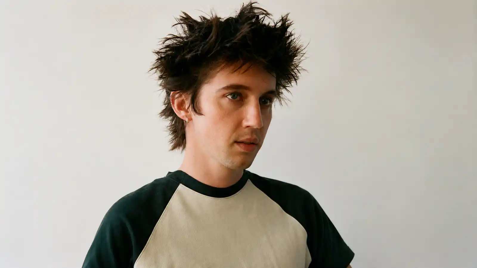 Troye Sivan lansează „She’s the Best” și anunță un nou album