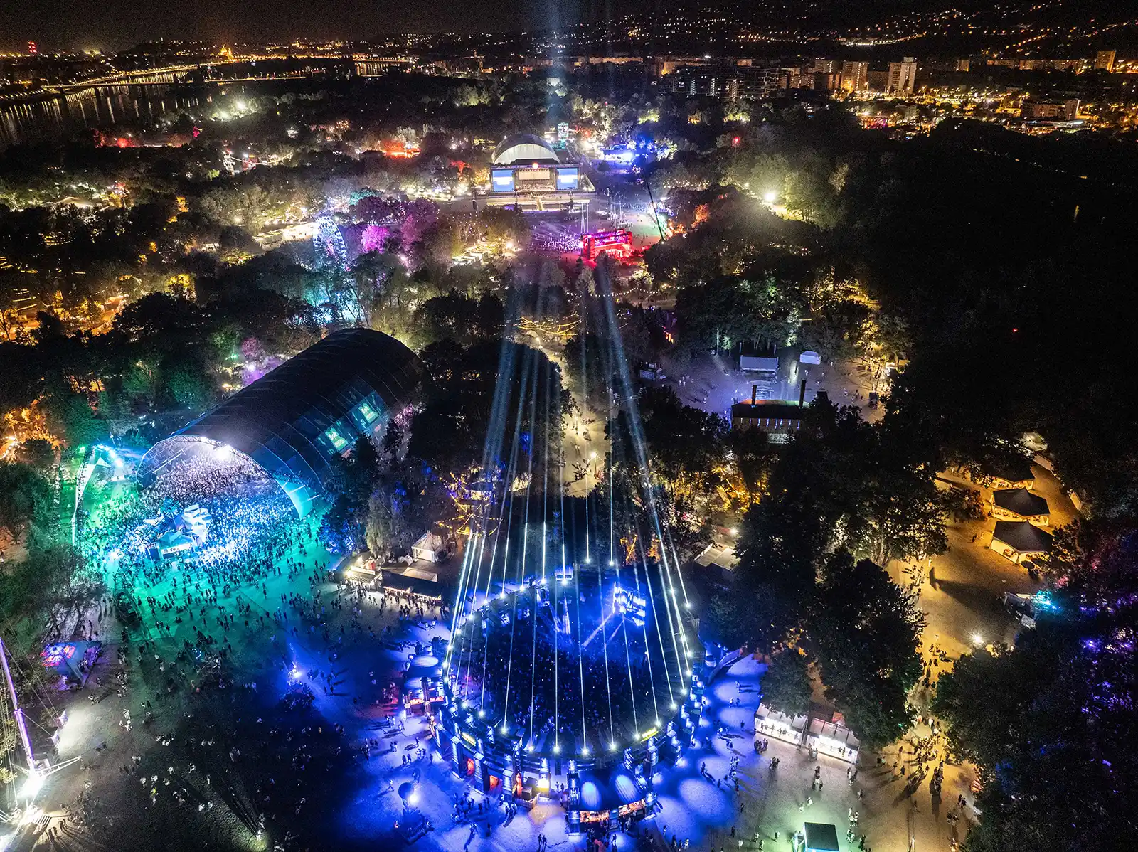 Festivalul Sziget 2026 s-a încheiat: 360.000 de vizitatori din peste 110 țări printre care și România Festivalul Sziget 2026 s-a încheiat: 360.000 de vizitatori din peste 110 țări printre care și România