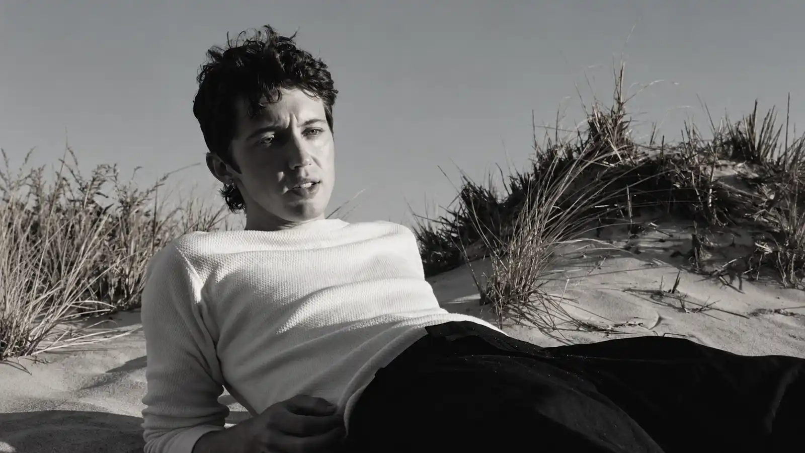 Troye Sivan lansează albumul „She’s the Best” și videoclipul noului single „FF”