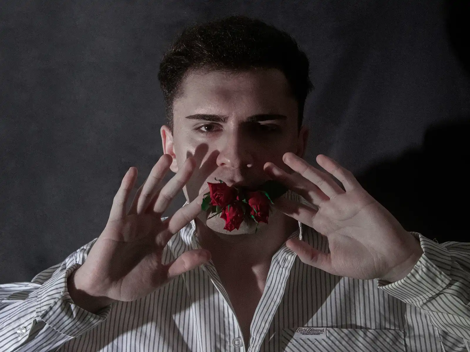 Pett Ruu lansează „BAD THINGS” Pett Ruu lansează „BAD THINGS”